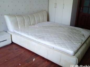纯皮床原价超过5000,不含床垫,需自提